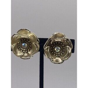 Flower Clip Earrings Vtg Gold Tone Round Layered 3D Roses Flower